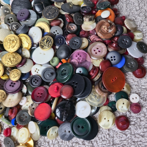 Assorted Colorful Buttons Collection - Picture 6 of 14